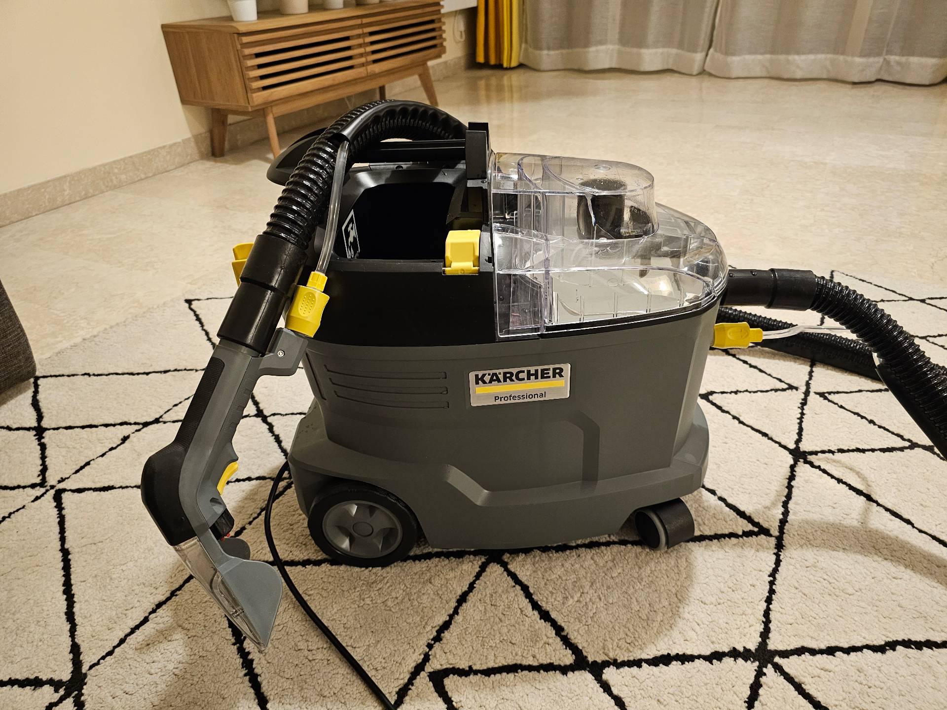 Shampouineuse Karcher Professionnel Puzzi 8/1