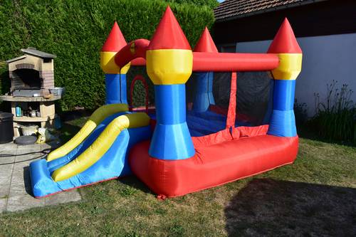 Château gonflable multi activité - Aire de jeu pour enfants