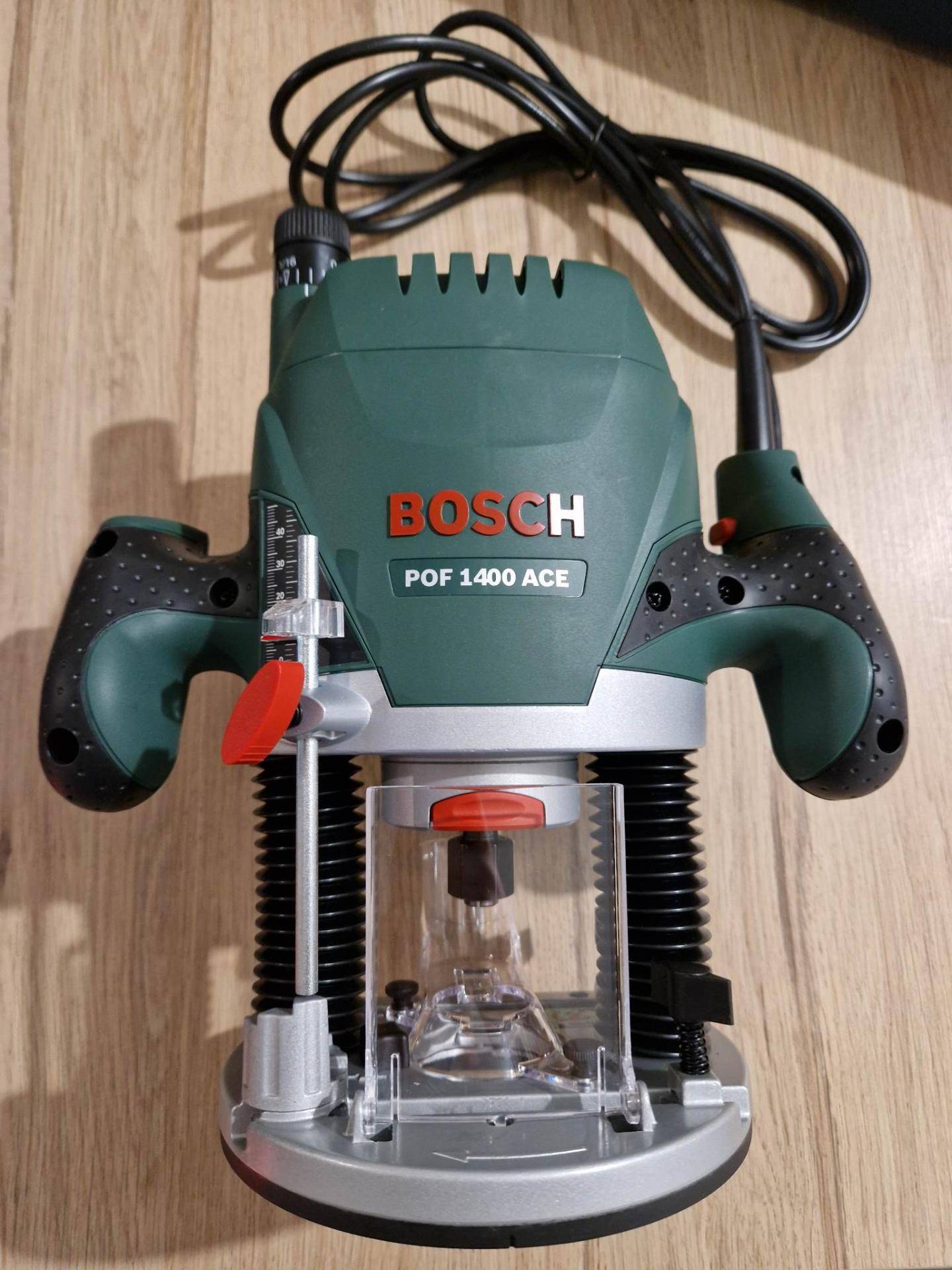 Défonceuse à bois 1400W - Bosch