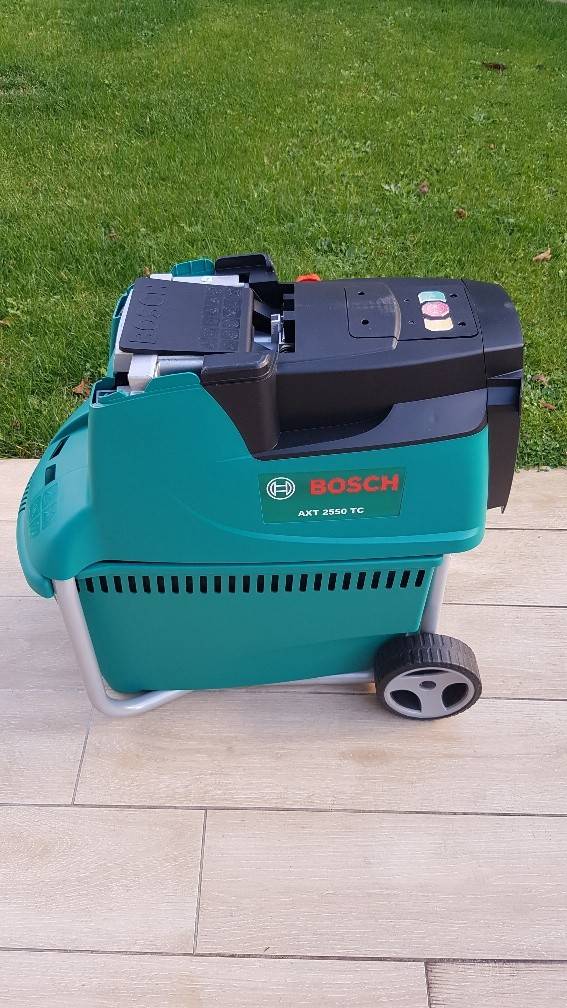 Broyeur de végétaux Bosch AXT 2550 TC