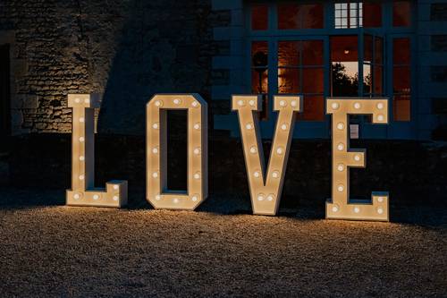 Lettres géantes lumineuses LOVE