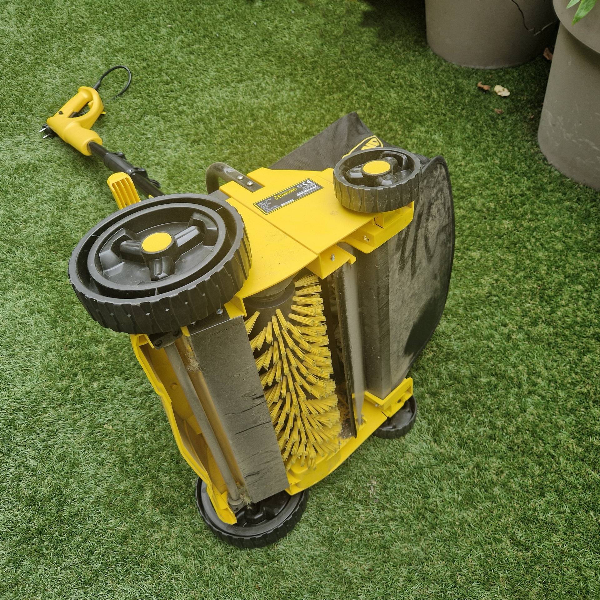 brosse aspirateur pour gazon synthétique