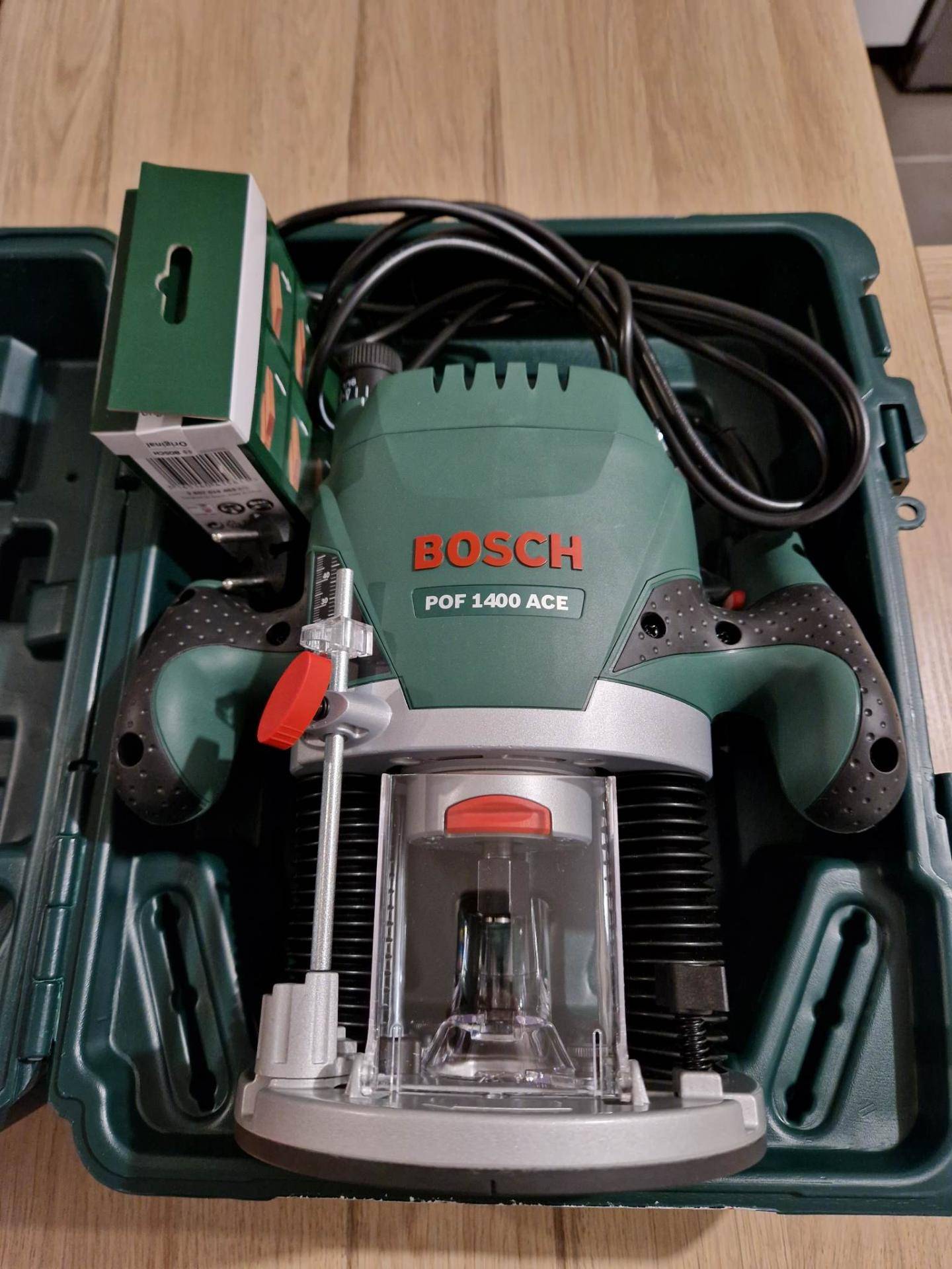 Défonceuse à bois 1400W - Bosch