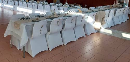 Housses de chaises blanches 