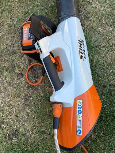 Souffleur de feuilles sur batterie Stihl BGA 100