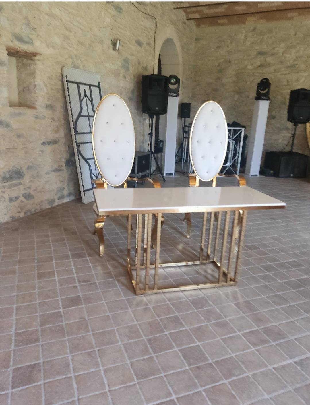 Fauteuils + table pour mariage