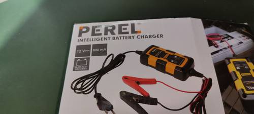  Loue Chargeur de batterie CC 12 volts.Très bon état. Prix bas.