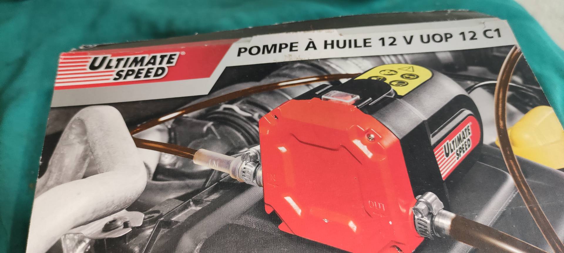 Loue Pompe à huile 12 Volts. Très bon état. Prix bas.