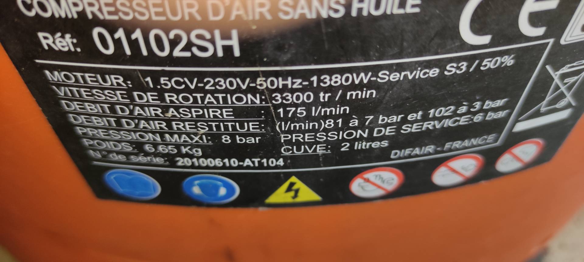  Loue Compresseur et gonfleur 220 volts AC.Très bon état. Prix bas.