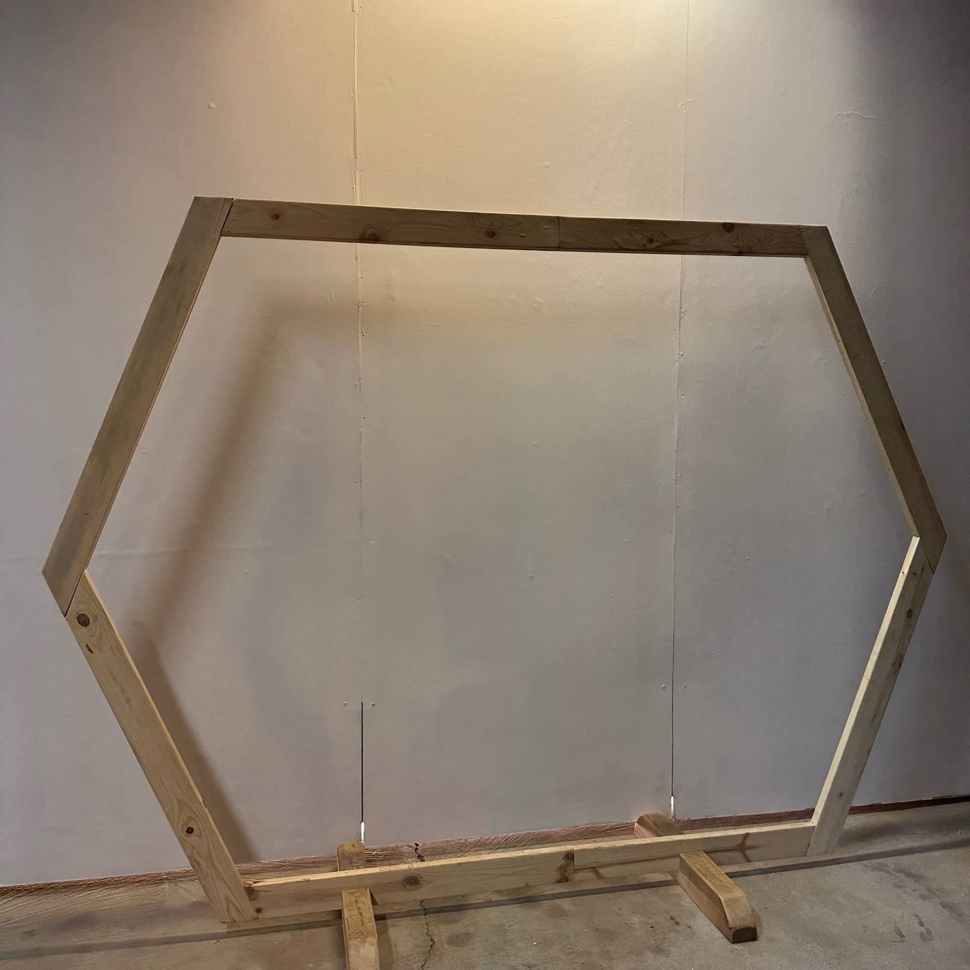 Arche hexagonale en bois