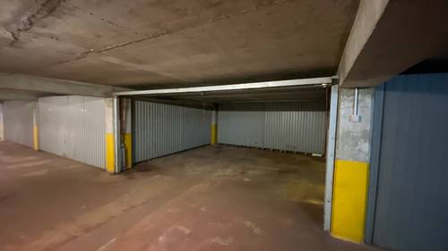 GARAGE DOUBLE EN FACADE 25 M2 DANS COPROPRIETE SECURISEE A VILLEURBANNE