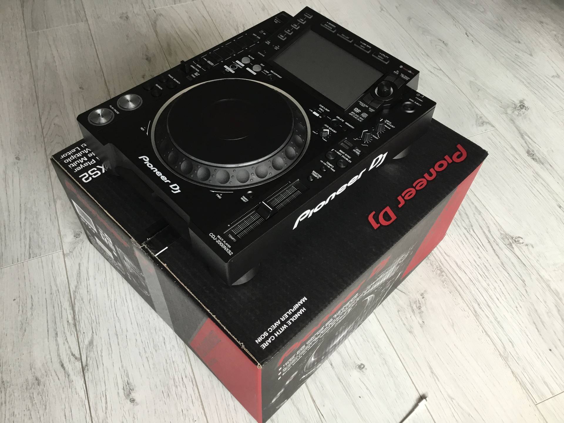 Pioneer CDJ-2000 NEXUS 2 + Flight case Roadinger