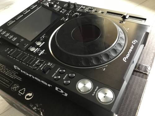 Pioneer CDJ-2000 NEXUS 2 + Flight case Roadinger