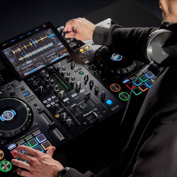  Offre de Location : Contrôleur Pioneer XDJ-RX3 pour Professionnels et Amateurs DJ